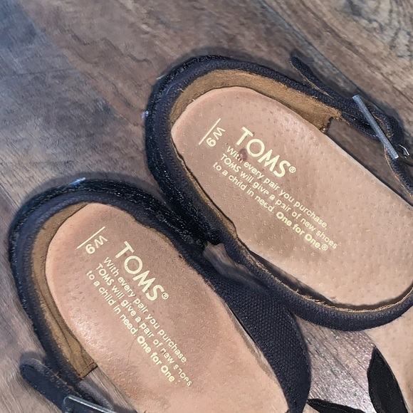 Toms black lace wedge heeled adjustable sandals size 9W - Picture 6 of 6